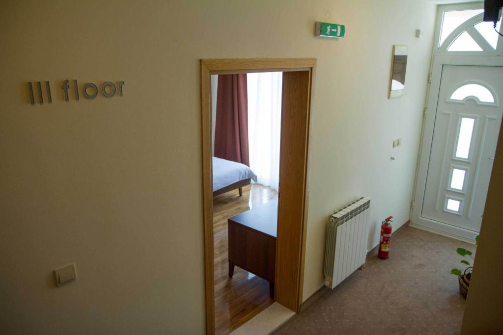 Hotel M Podgoriţa Cameră foto