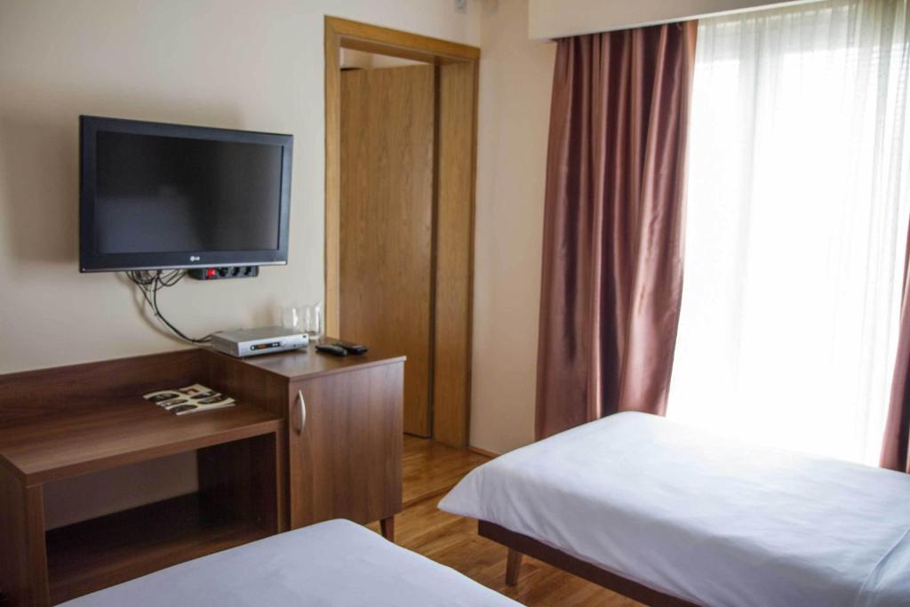Hotel M Podgoriţa Cameră foto