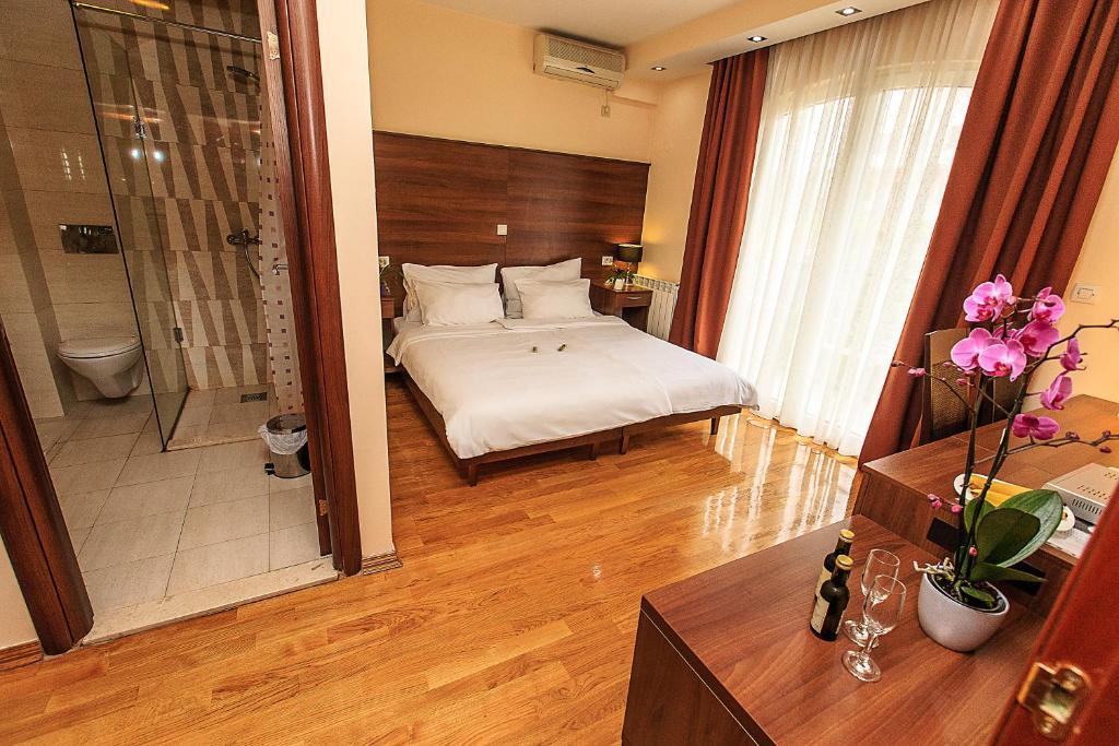 Hotel M Podgoriţa Cameră foto